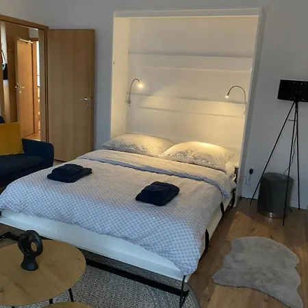 Apartman 44 *